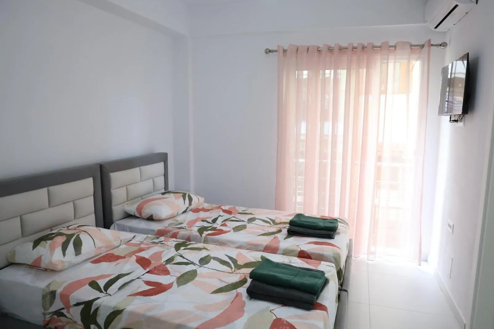 Ida Apartments Sarande 2*,