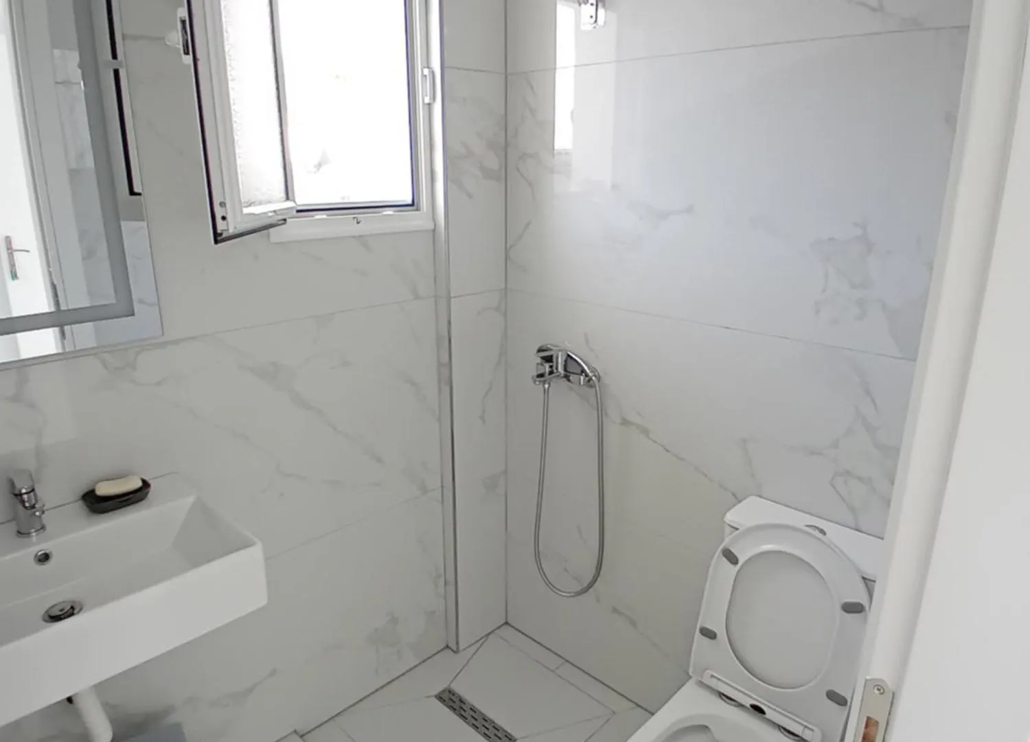 Ida Apartments Sarande 2*,