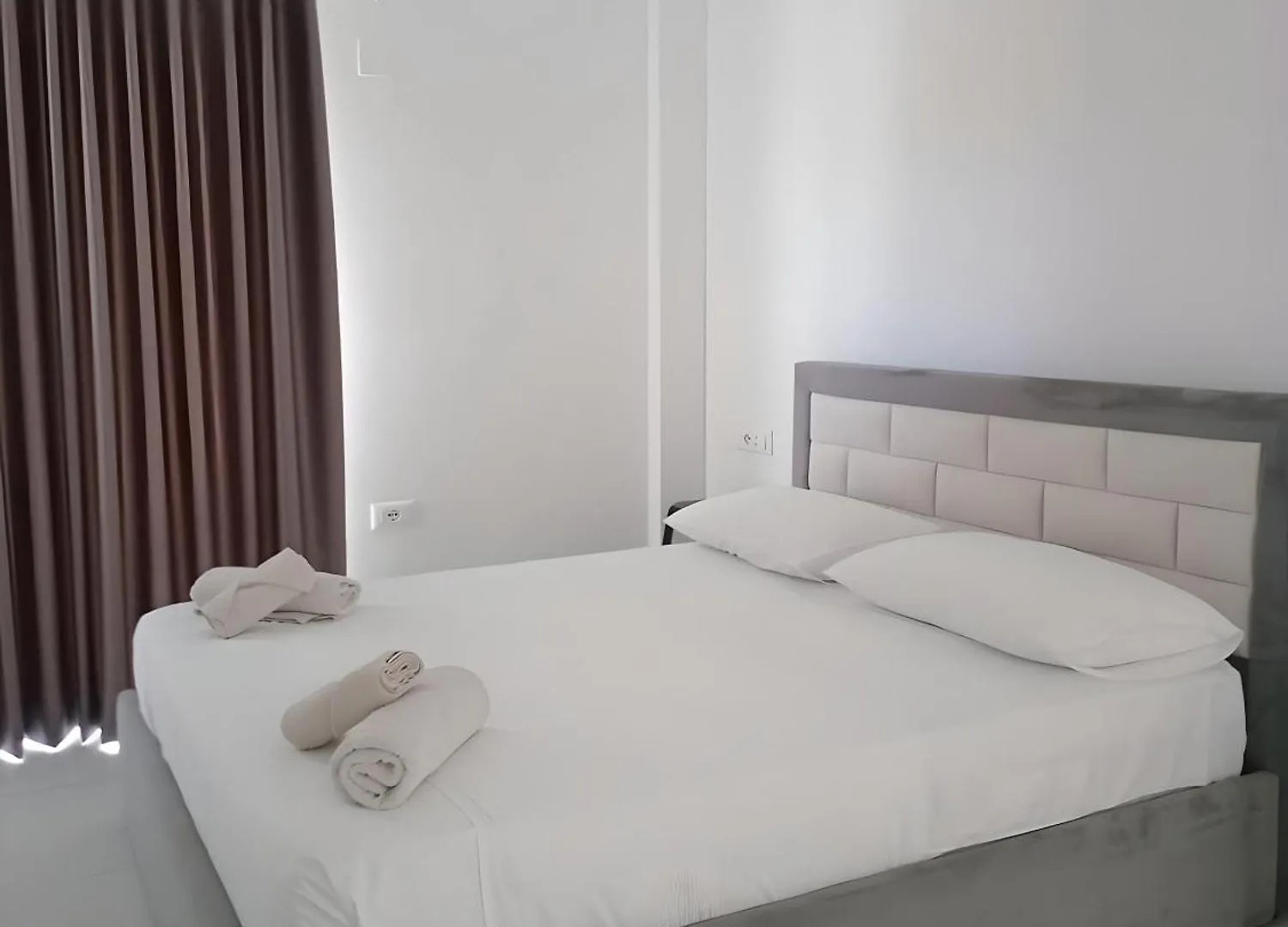Ida Apartments Sarande 2*,